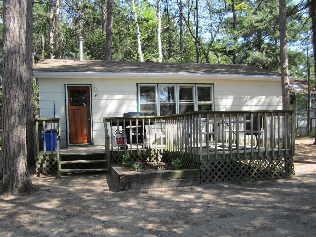 Отель Sunbeam Bungalows Callander Экстерьер фото